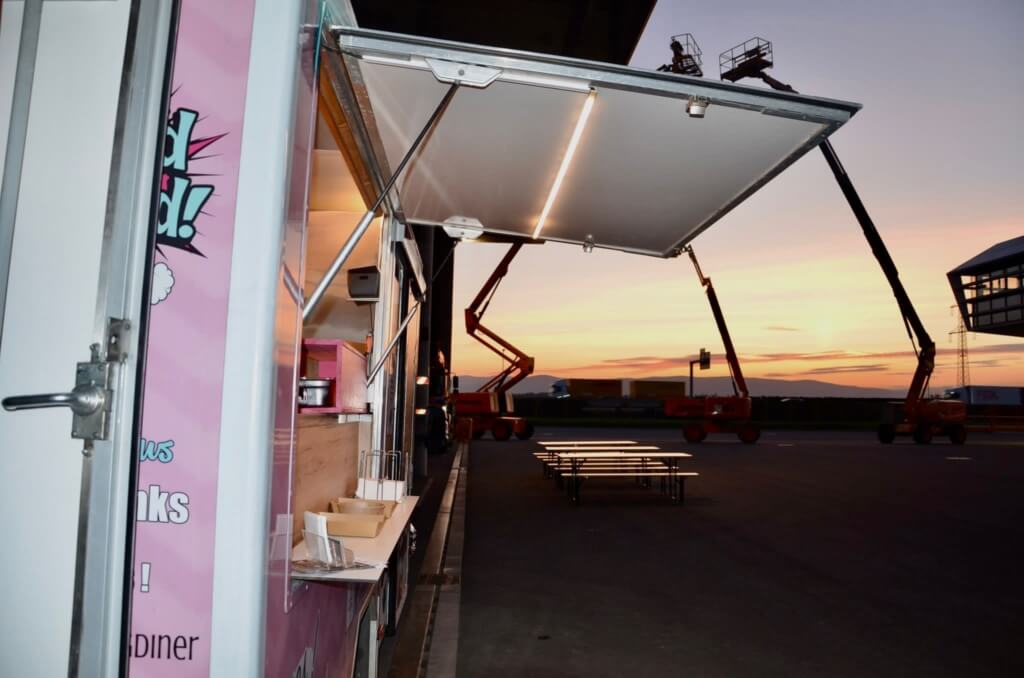 Foodtruck bei Sonnenuntergang Streetfood Catering